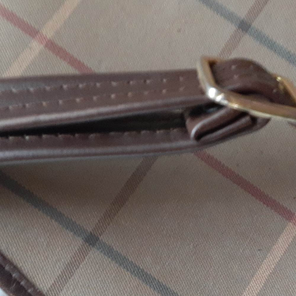 BURBERRYS Vintage Nova check shoulder bag Slight lift of leather on strap pic 7 - Picture 4 of 14